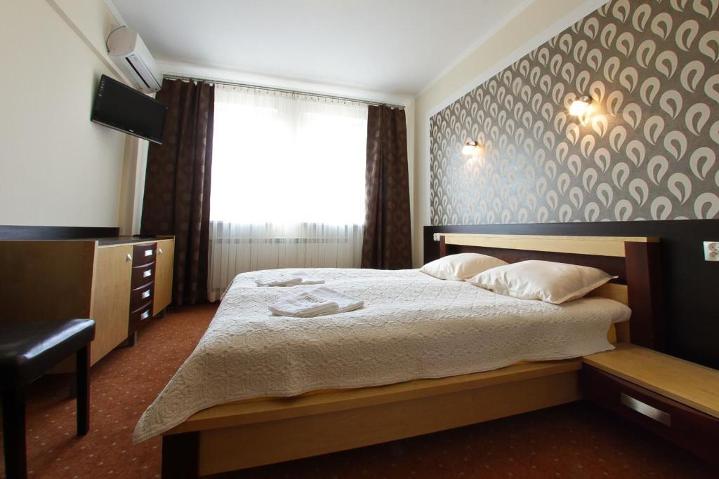 Hotel Trojka Пшемишъл Екстериор снимка